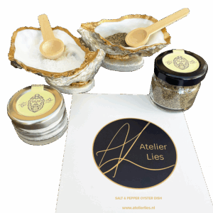 Oesterschaaltjes met Zeeuwsche Zoute zoutkristal & peper
