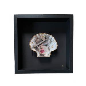 Chanel Face 2 - Sint Jakobsschelp ingelijst 27 x27 cm zwart